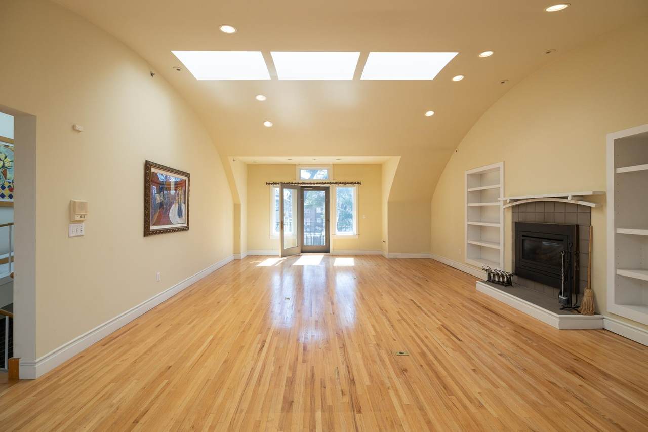 1401 Summit Avenue - Photo 1