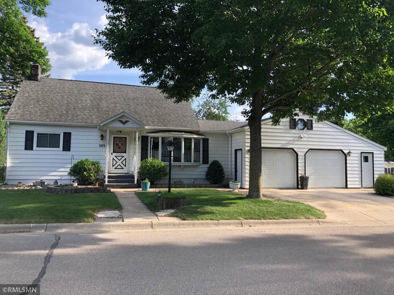1020 William Avenue - Photo 1