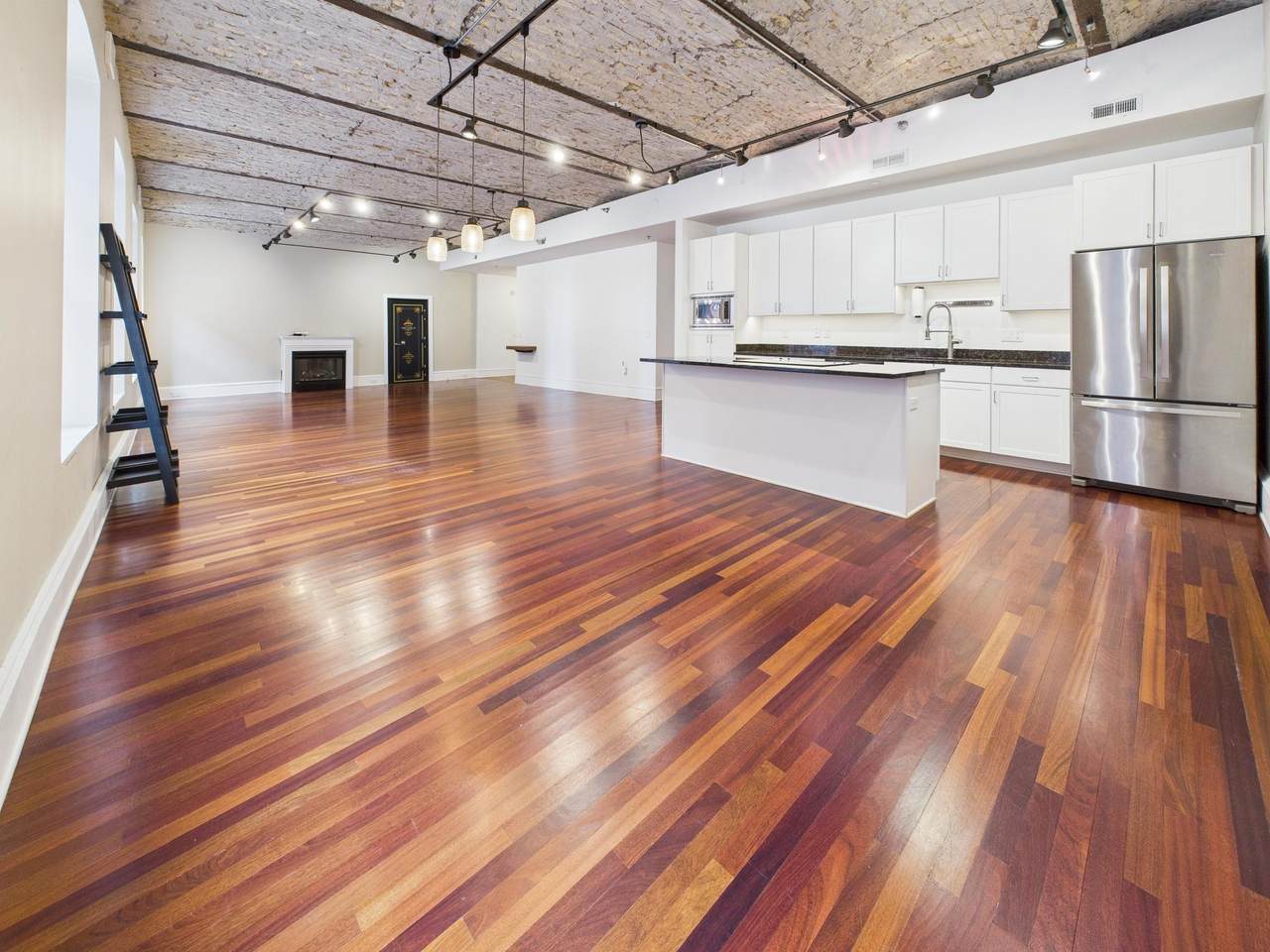 300 Wall Street - Photo 1