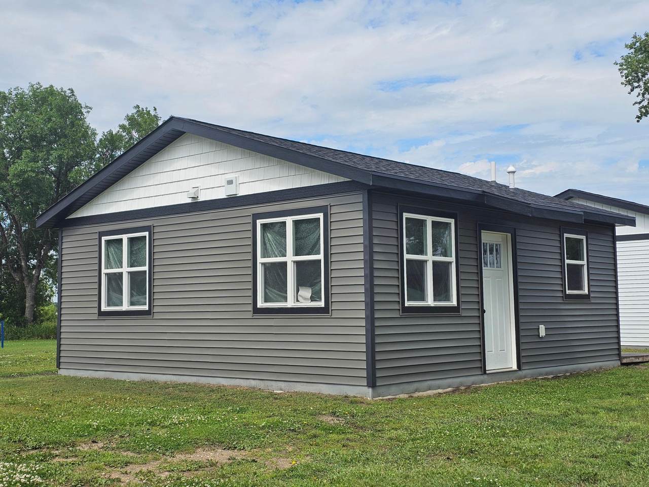 201 10th Avenue - Photo 1