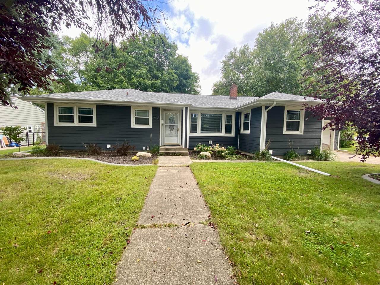 712 11th Street - Photo 1