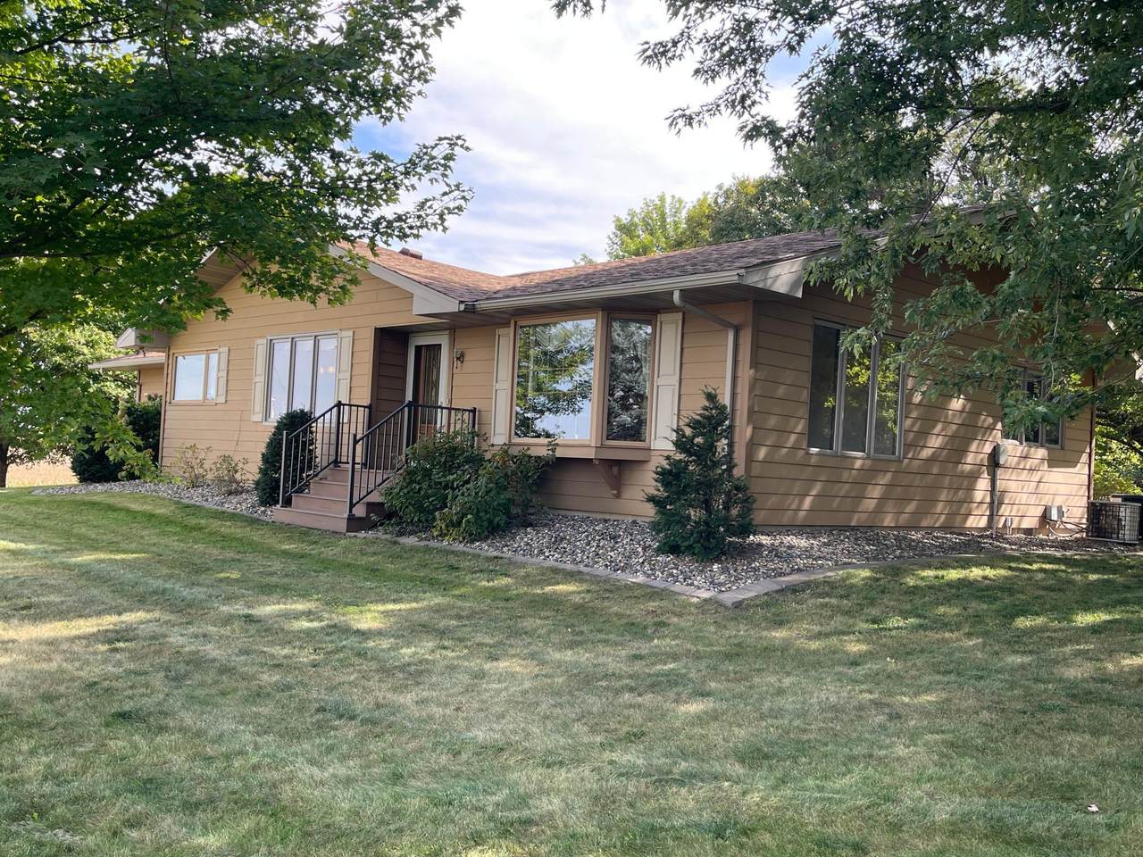 67927 270th Street - Photo 1