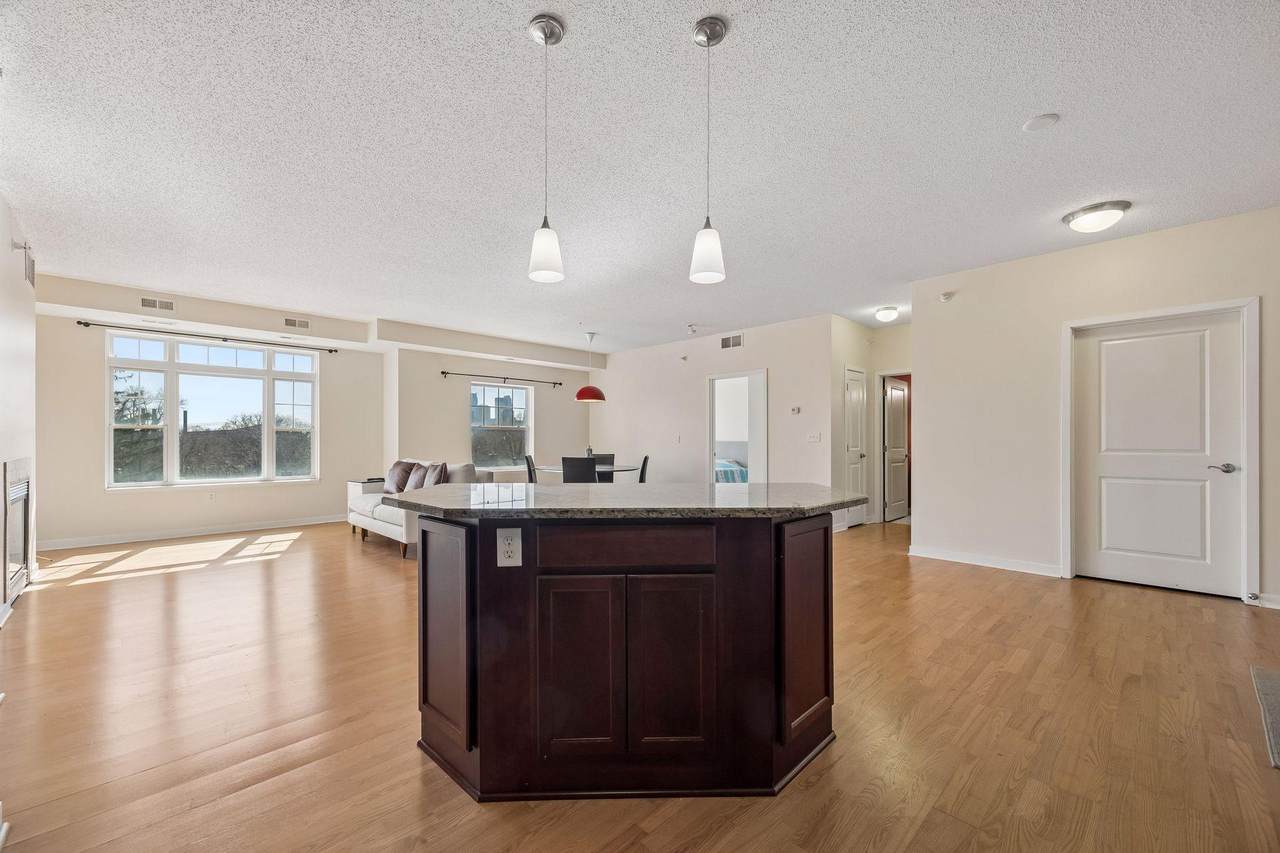 619 8th Street - Photo 1