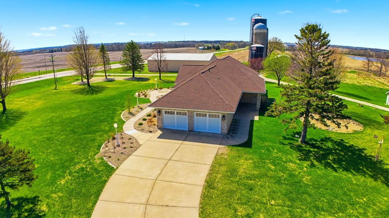 2068 Millersburg Boulevard - Photo 1