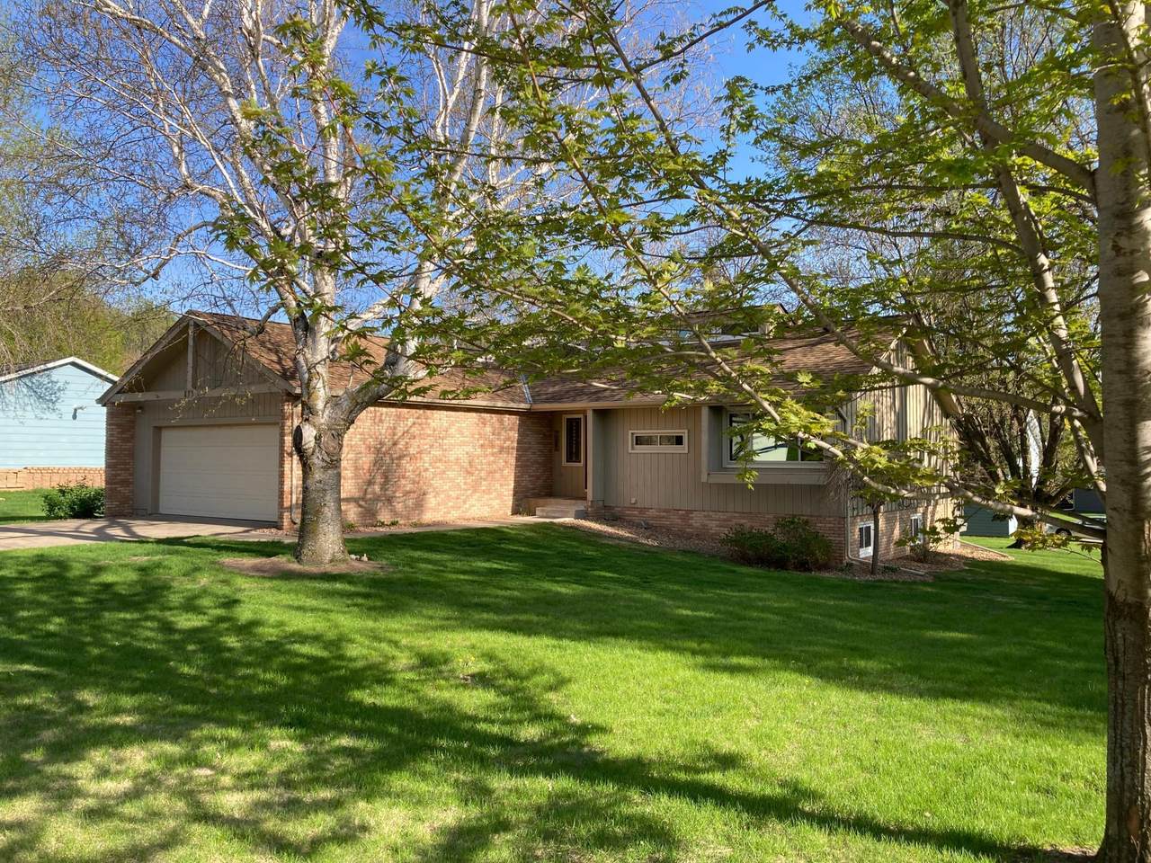 875 20th Street - Photo 1