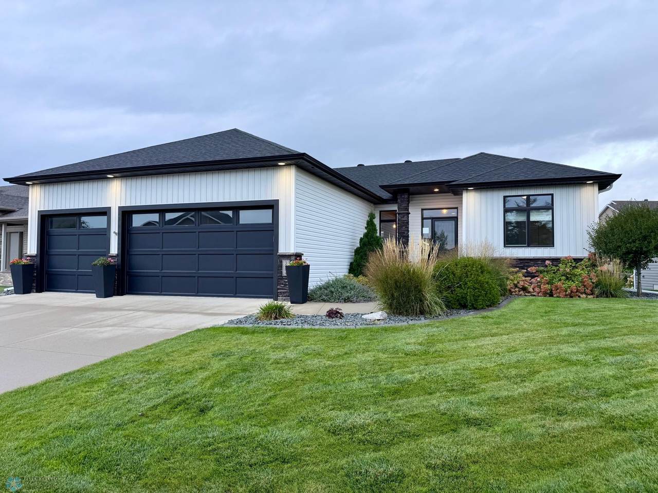 3784 Bell Boulevard - Photo 1