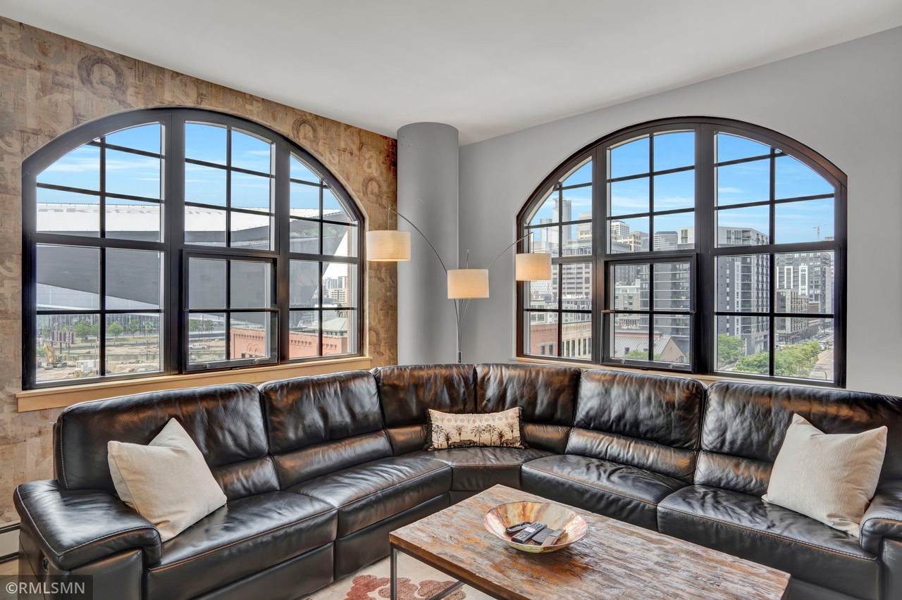 215 10th Avenue - Photo 1