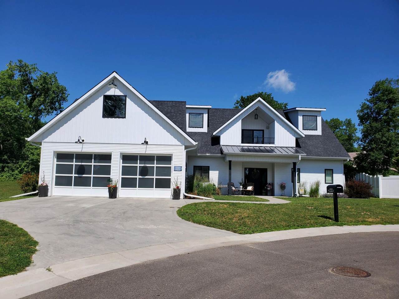 1051 Landing Lane - Photo 1