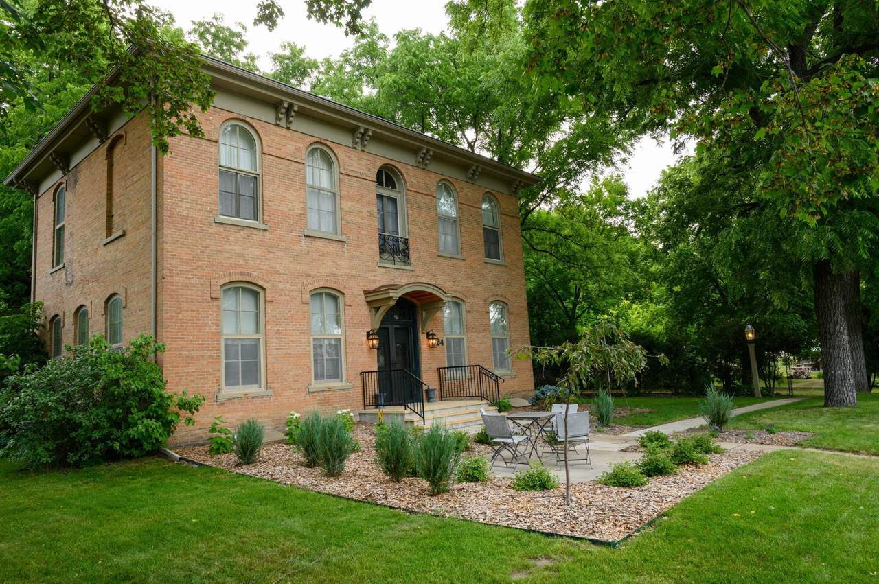 104 8th Street - Photo 1