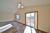 978 York Crt - Photo 10
