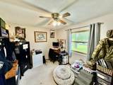 305 Lincoln Court - Photo 15