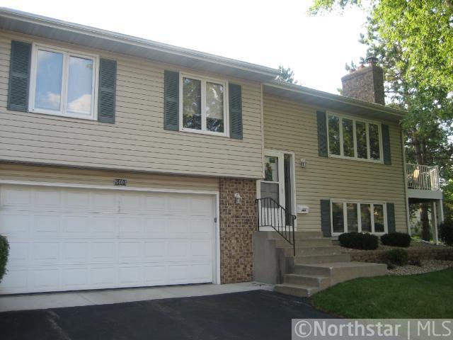 8404 W 100th Street, Bloomington, MN 55438 (#4171420) :: The Preferred Home Team