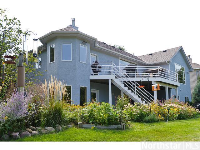 880 Vineland Court, Chanhassen, MN 55317 (#4187627) :: The Sarenpa Team