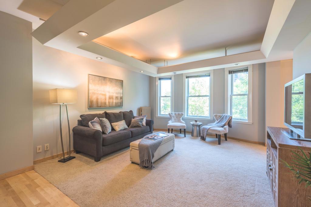 1303 Yale Place - Photo 1