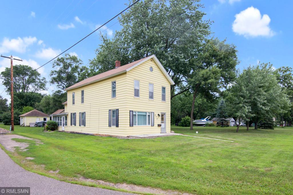 402 Quinnell Avenue - Photo 1
