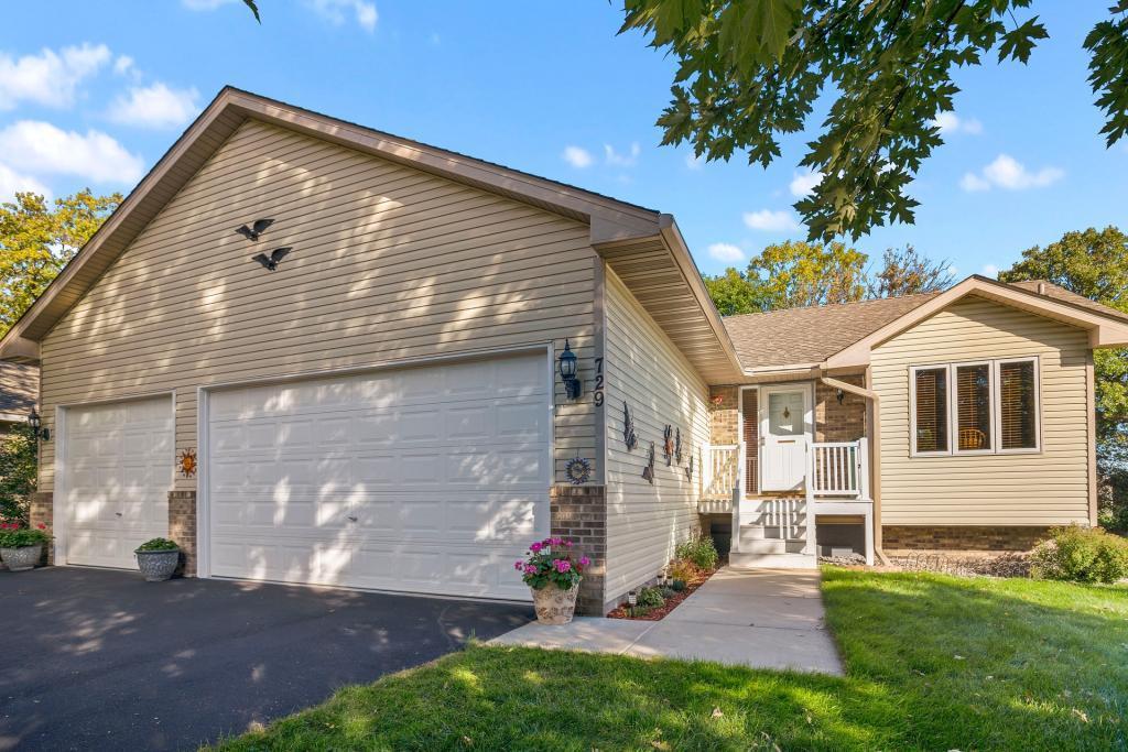 729 Sunwood Park Drive - Photo 1