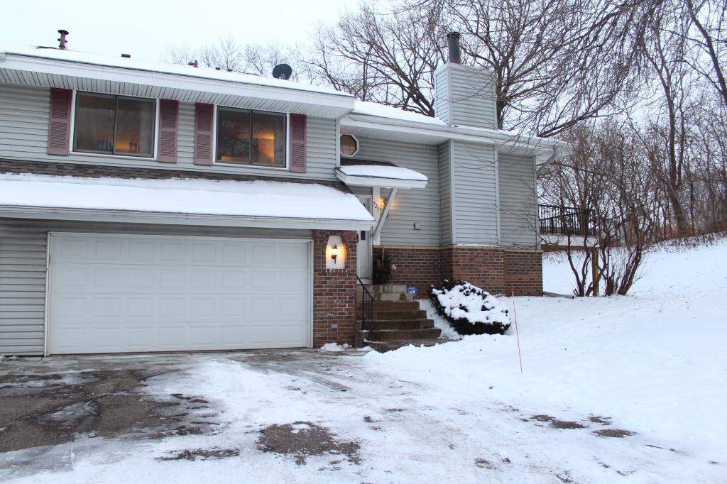725 Evergreen Court - Photo 1