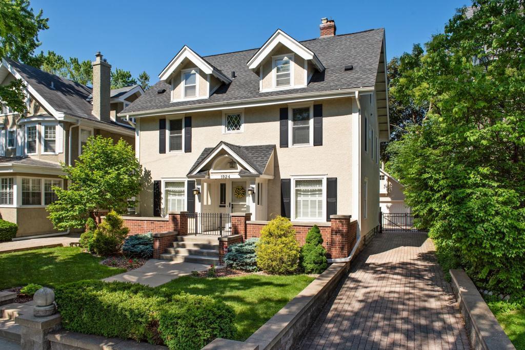 1924 James Avenue - Photo 1