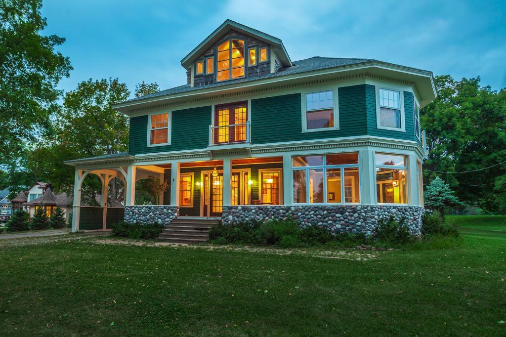 1900 Shoreline Drive - Photo 1