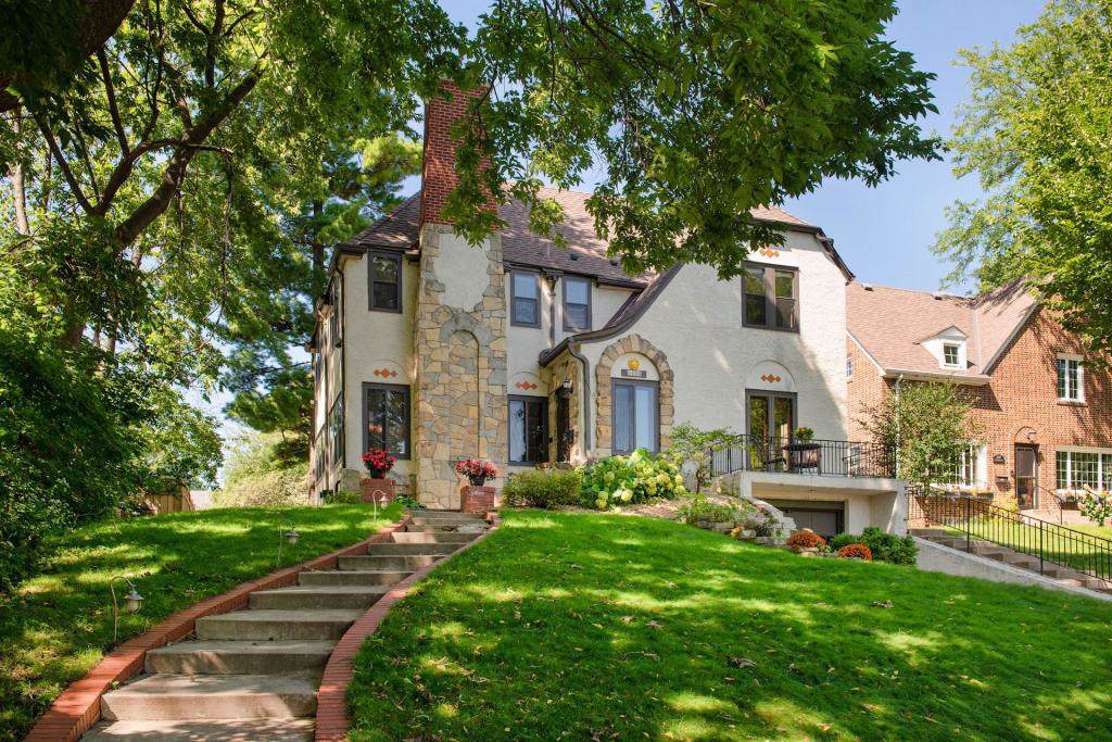 5426 Hampshire Drive - Photo 1