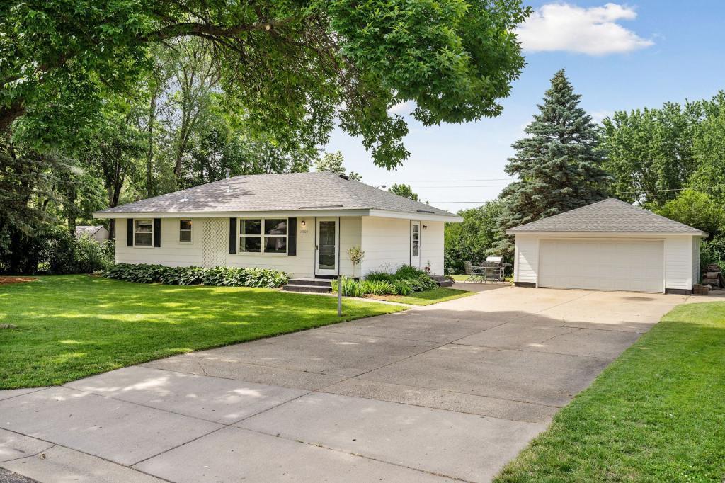 14505 Danbury Avenue - Photo 1