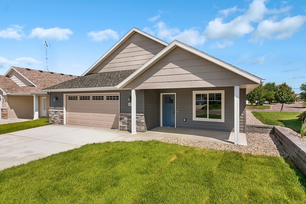 427 Daniels Court - Photo 1