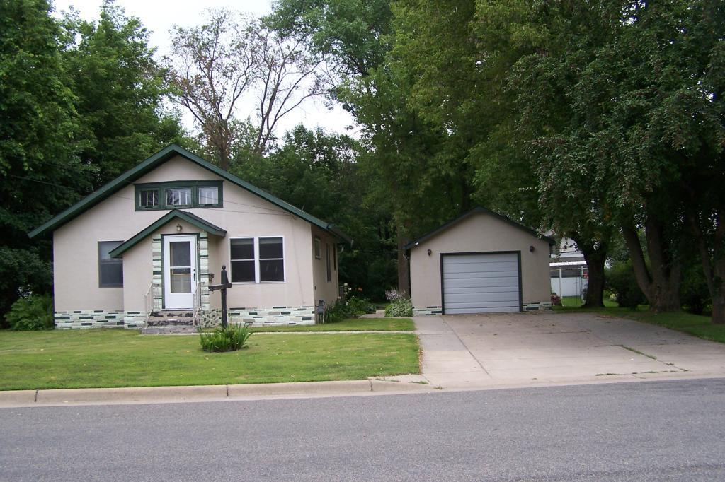 809 8th Street - Photo 1