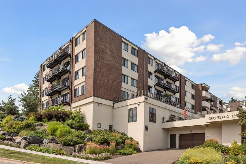 48 Groveland Terrace - Photo 1