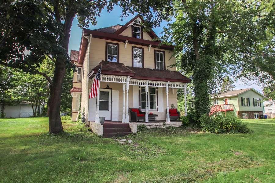 802 Larpenteur Avenue - Photo 1