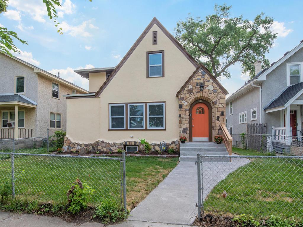 916 Newton Avenue - Photo 1