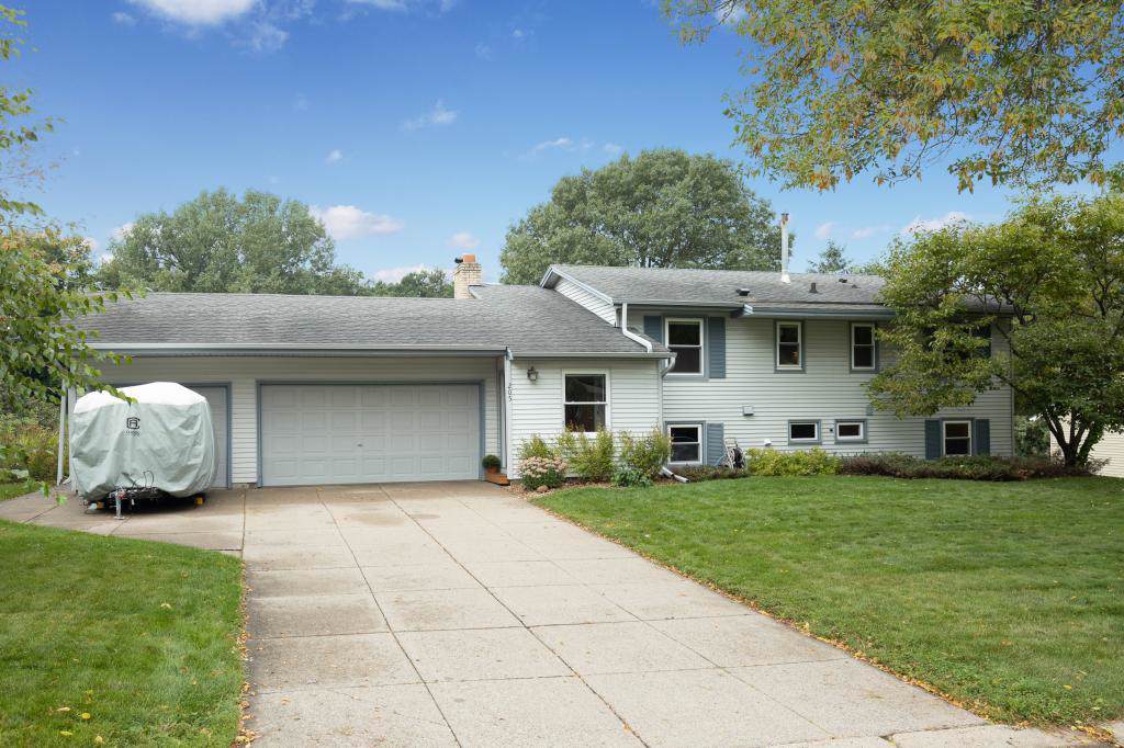 205 Ridgeview Drive - Photo 1