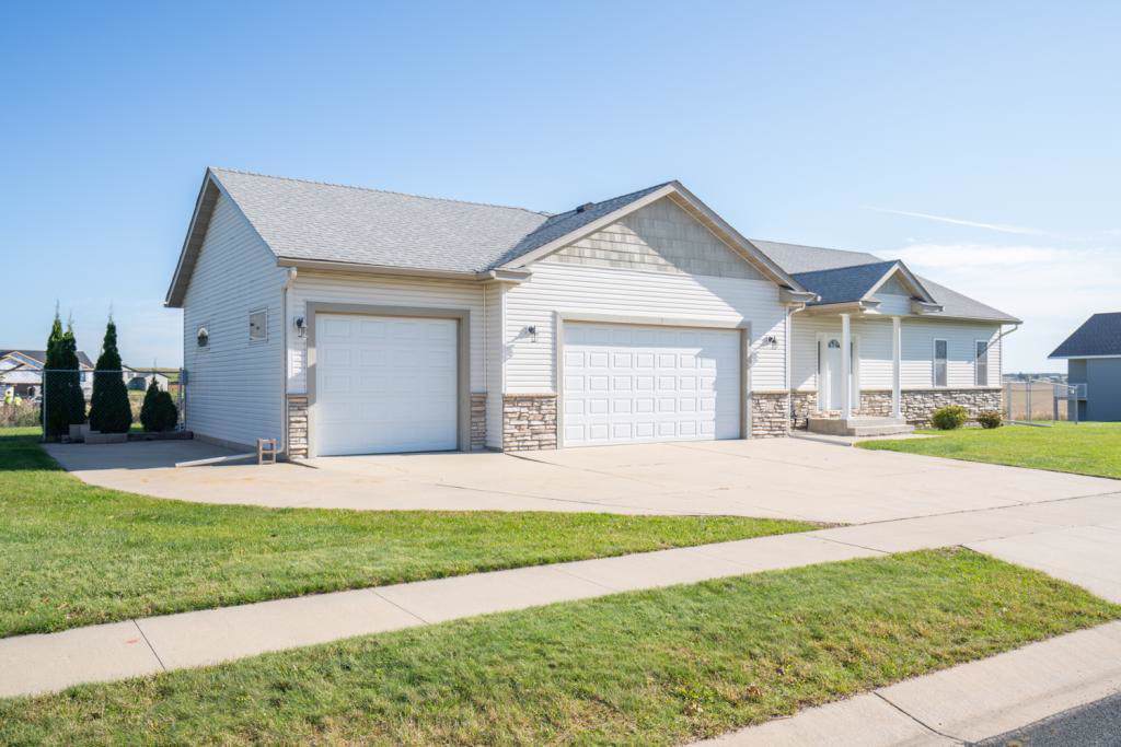 1370 Pine Ridge Drive - Photo 1