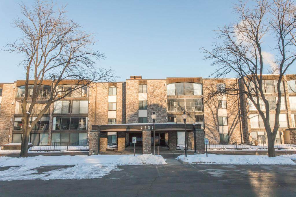 1101 Sibley Memorial Highway - Photo 1