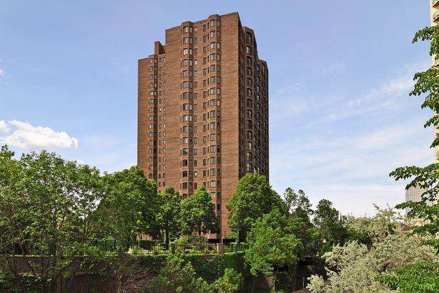 1201 Yale Place - Photo 1