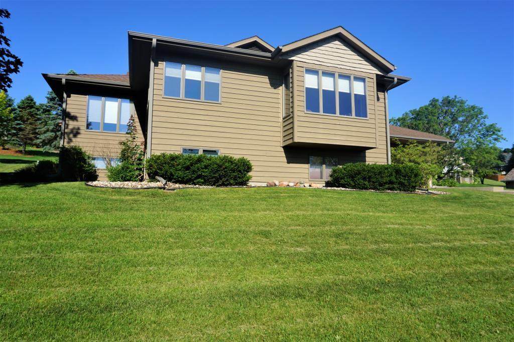 719 Jonathan Lane - Photo 1