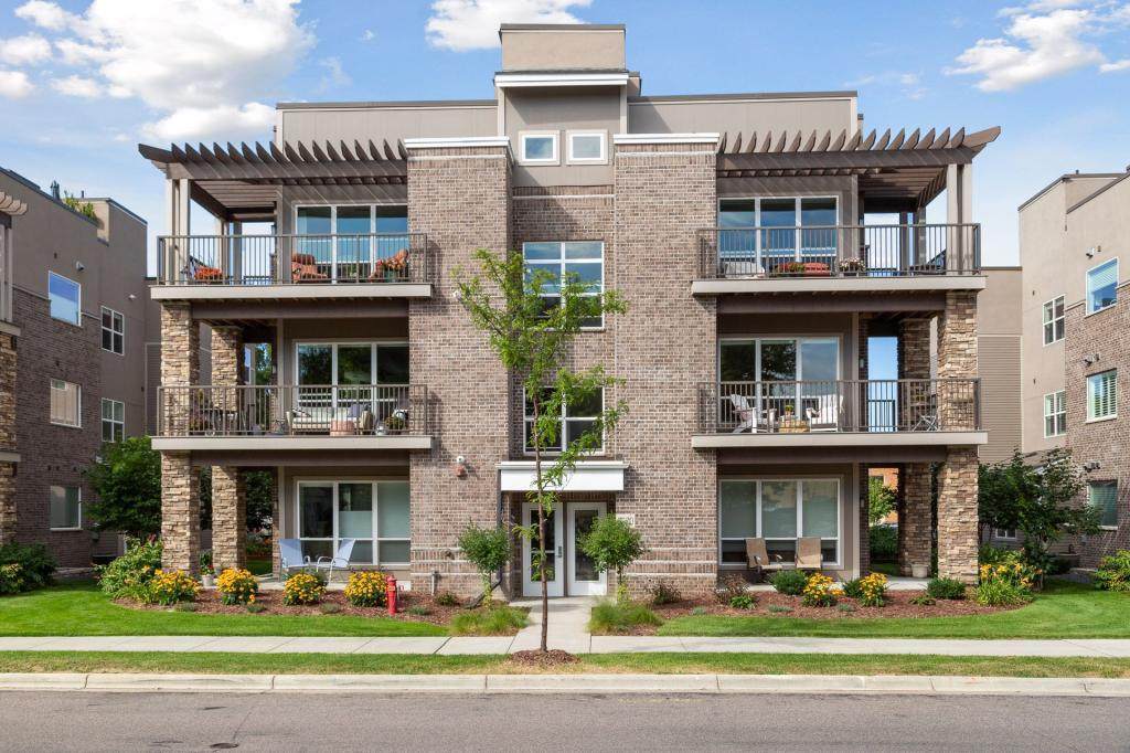 3970 Wooddale Avenue - Photo 1