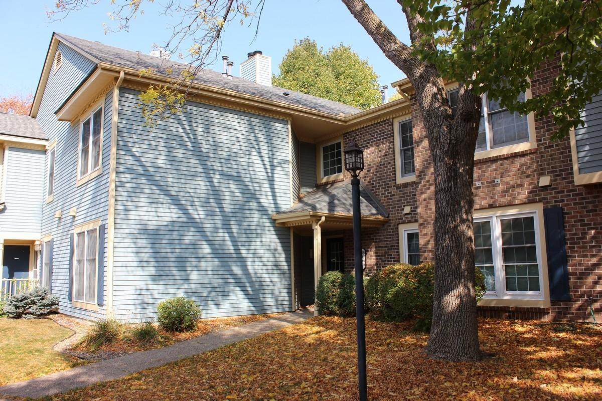 10909 Quebec Avenue - Photo 1