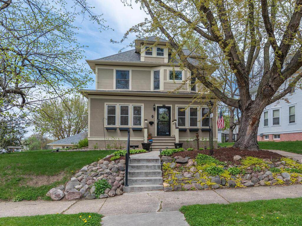211 Spruce Avenue - Photo 1