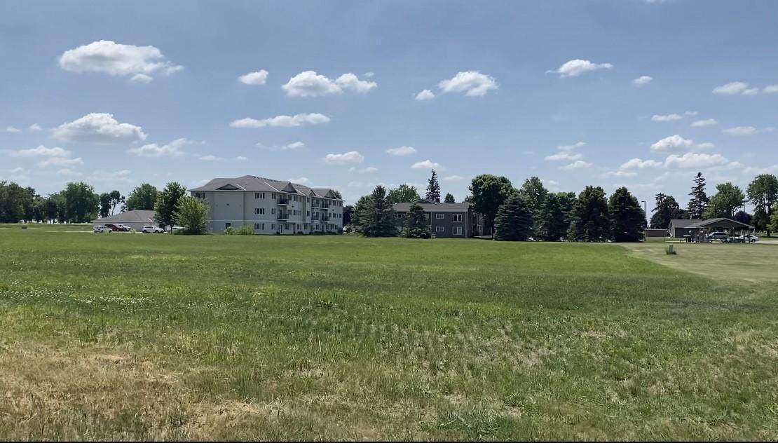 XX525 East Avenue - Photo 1
