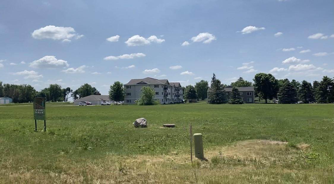 XX520 East Avenue - Photo 1