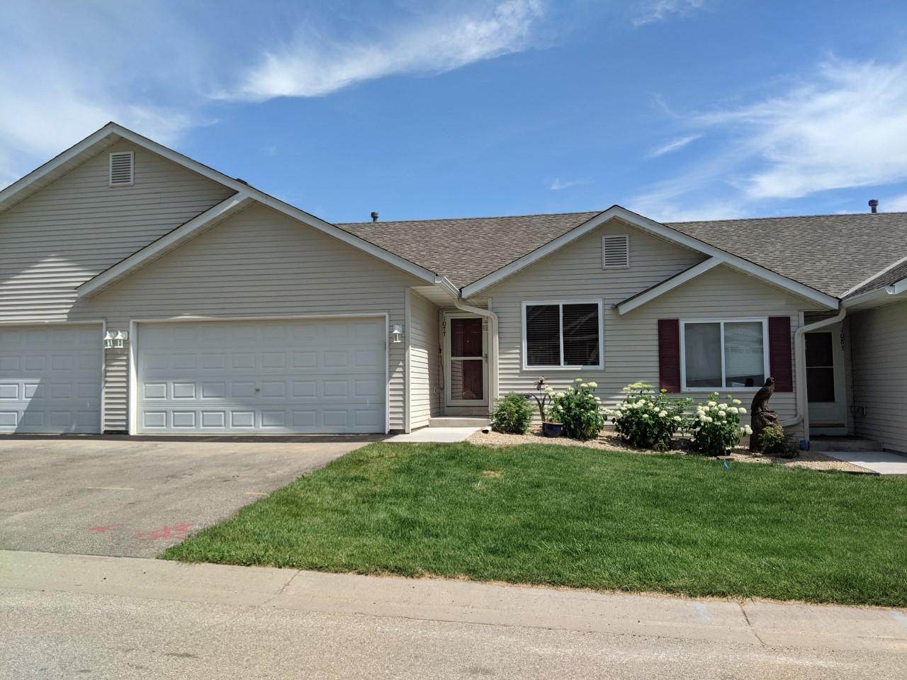 1077 Hewitt Boulevard - Photo 1
