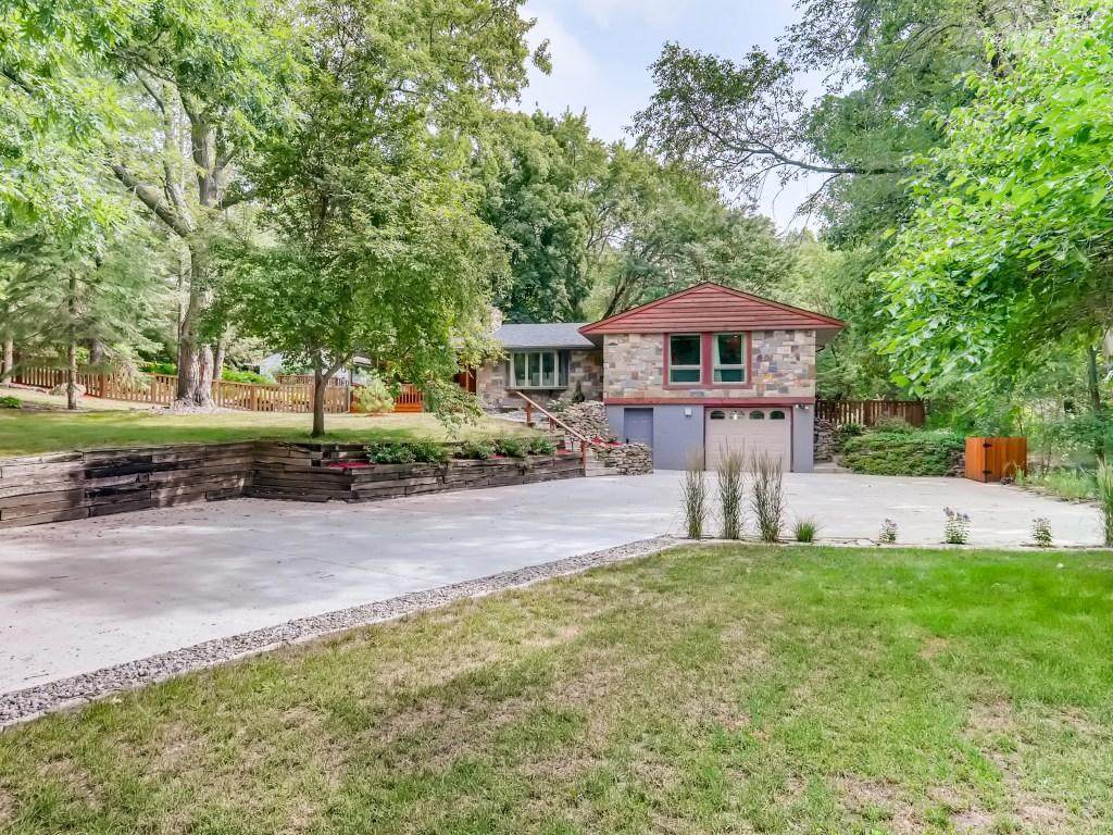 734 Winthrop Street - Photo 1