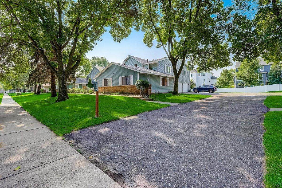 1196 Royal Oaks Drive - Photo 1