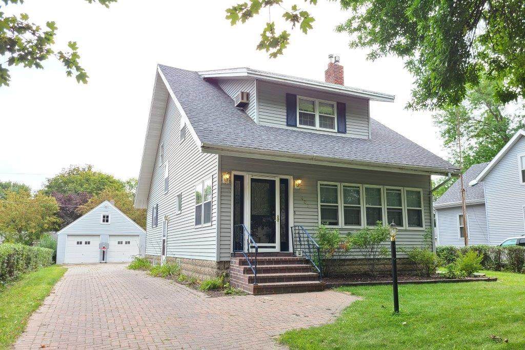 407 8th Street - Photo 1