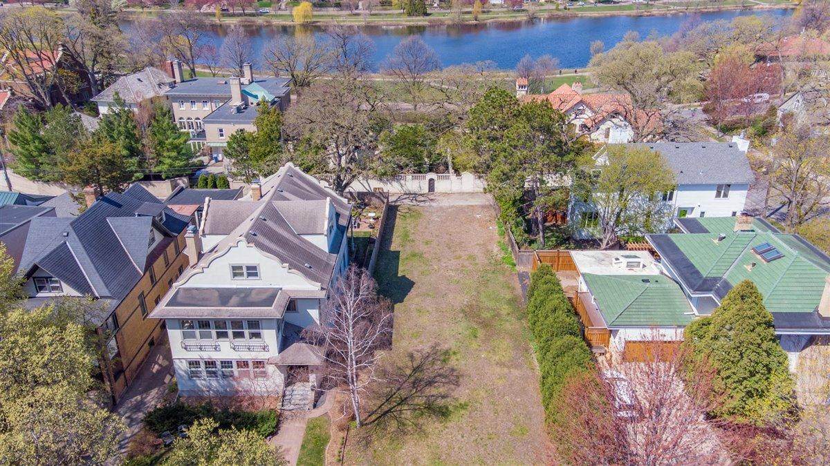 2208 Irving Avenue - Photo 1