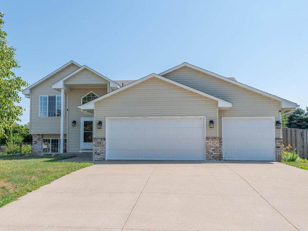 725 Obrien Parkway - Photo 1
