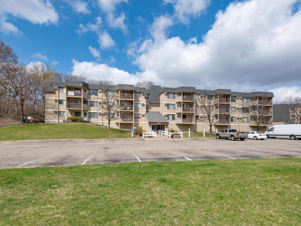 4001 Heritage Hills Drive - Photo 1