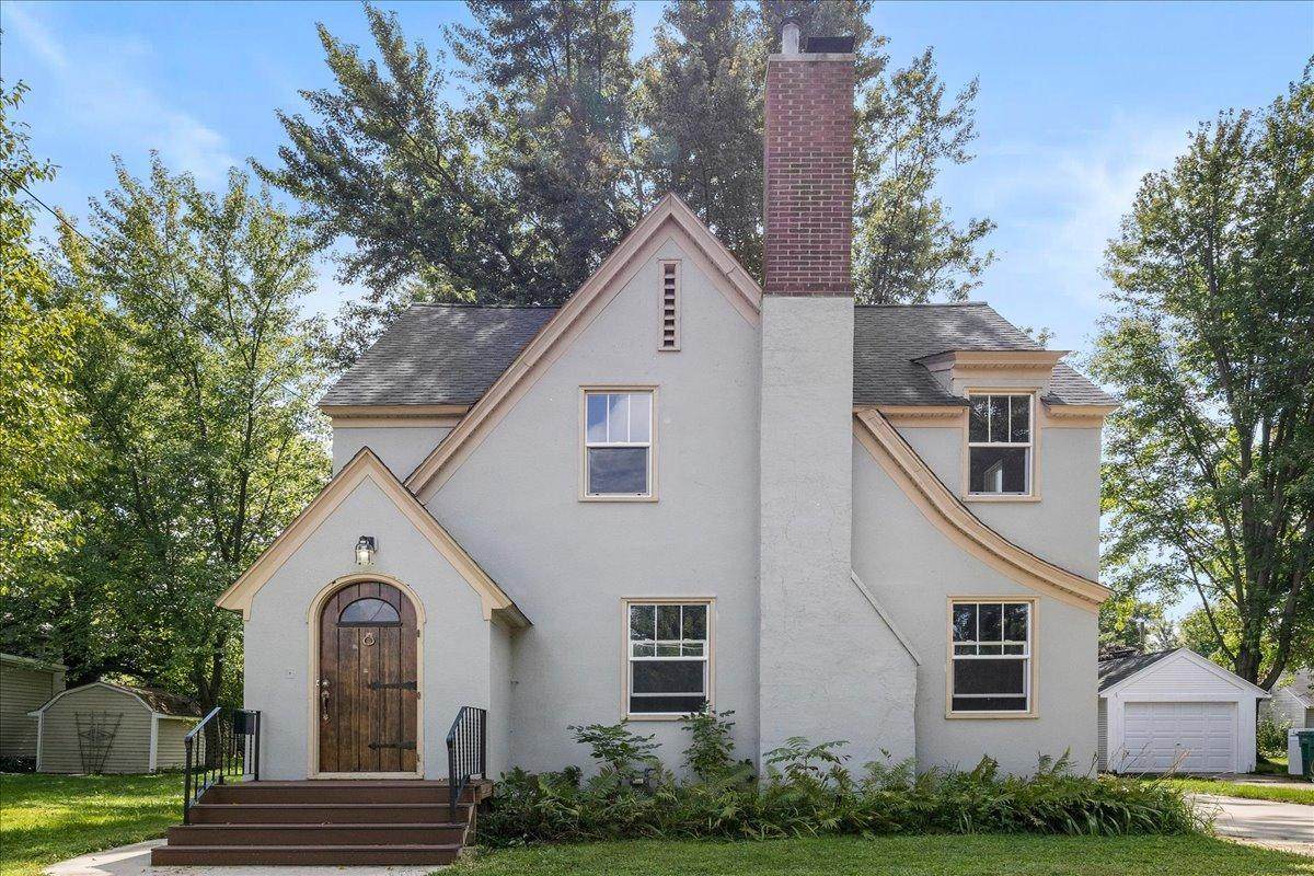 605 4th Avenue - Photo 1