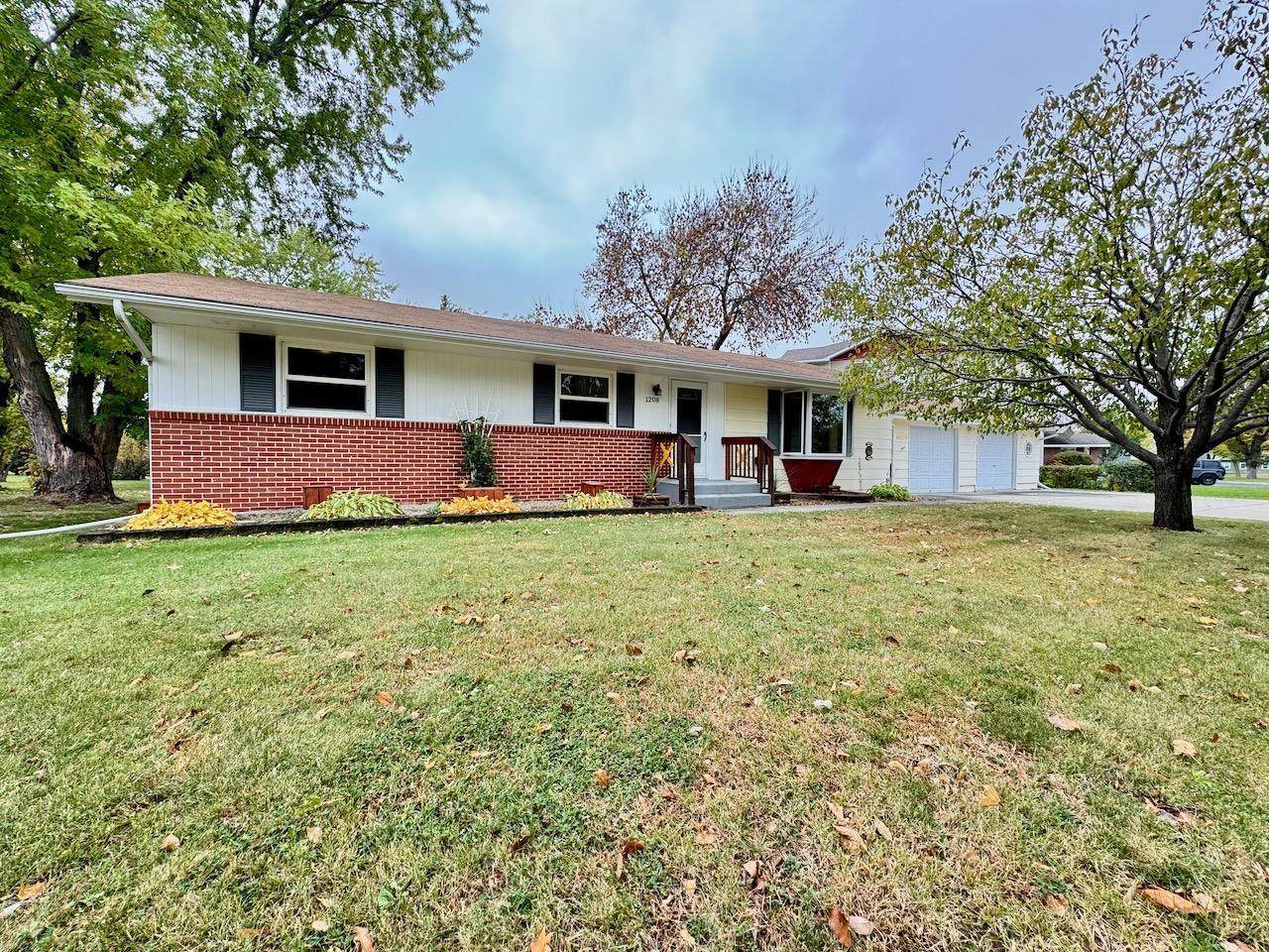 1208 Somerset Road - Photo 1