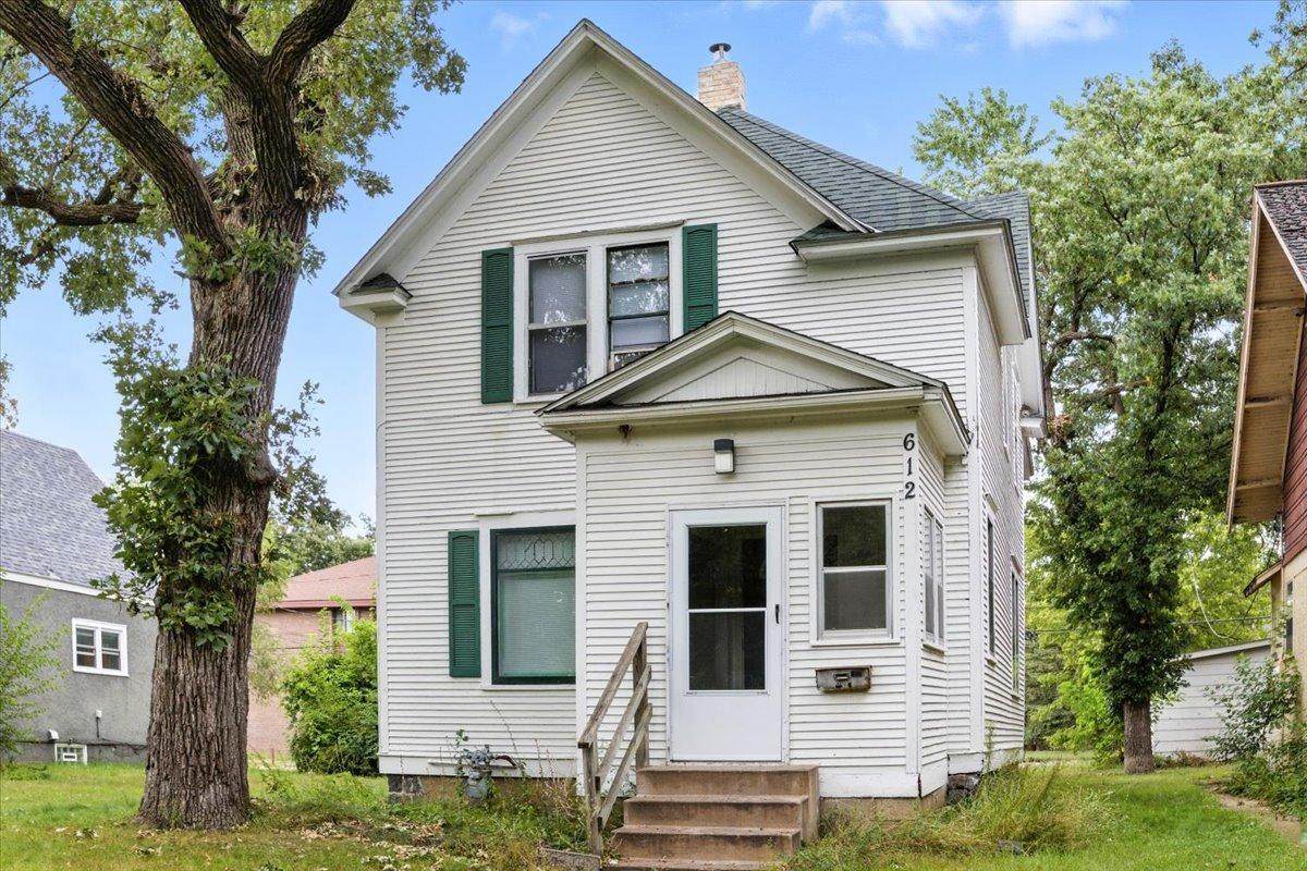 612 7th Avenue - Photo 1